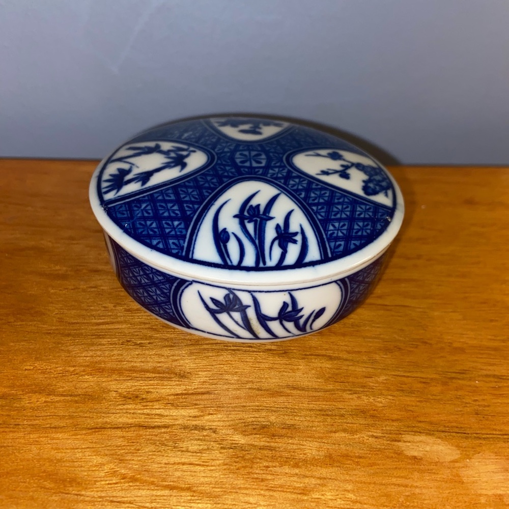 Vintage Takahashi Trinket Box Blue White Porcelain Floral Round Lid Covered